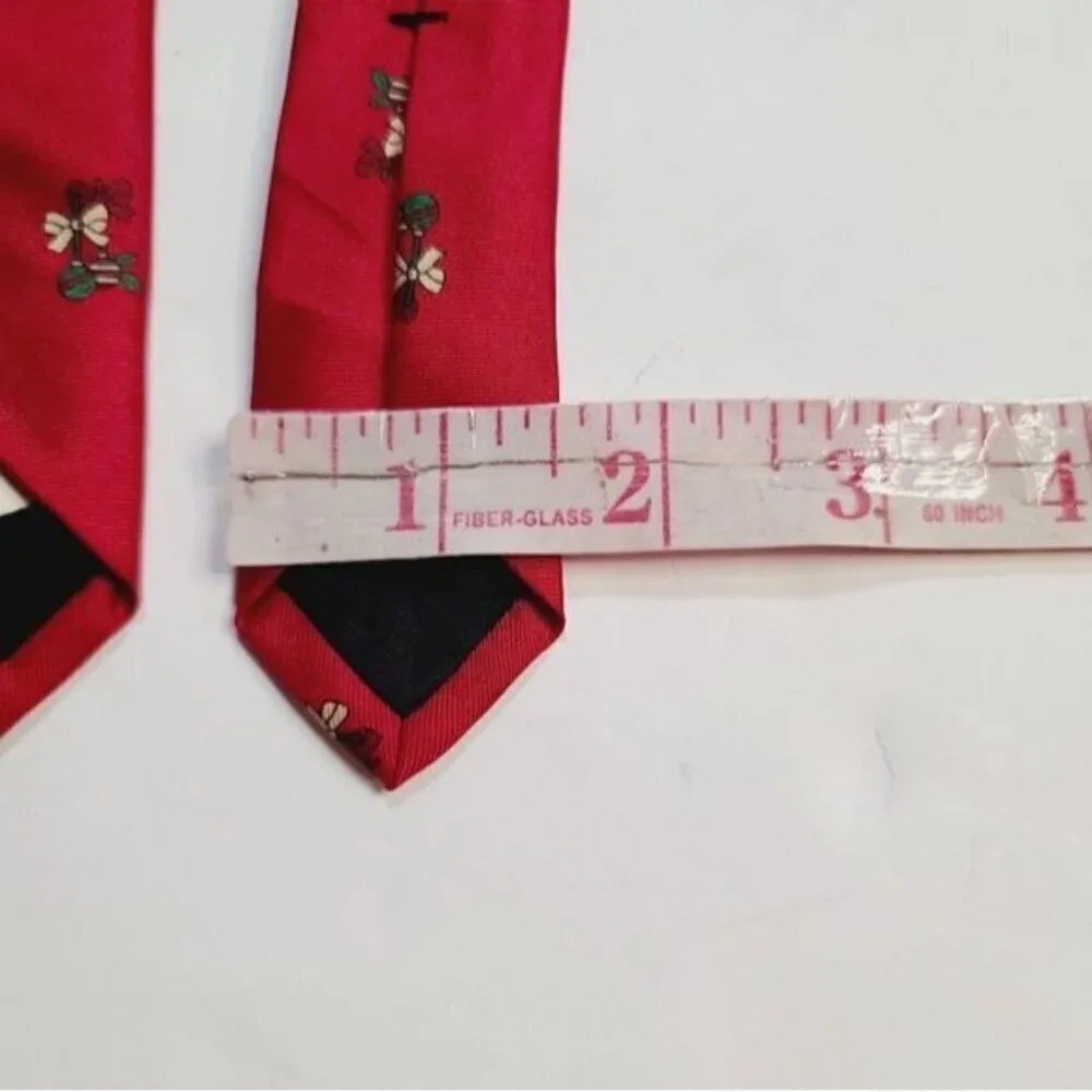 Vintage Saks Fifth Avenue Silk Red Novelty Christmas Print Neck Tie